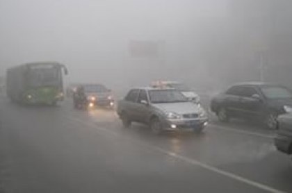 大霧天氣道路認知交通信號燈