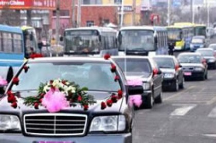 婚慶租車選擇租車公司還是選擇婚慶公司